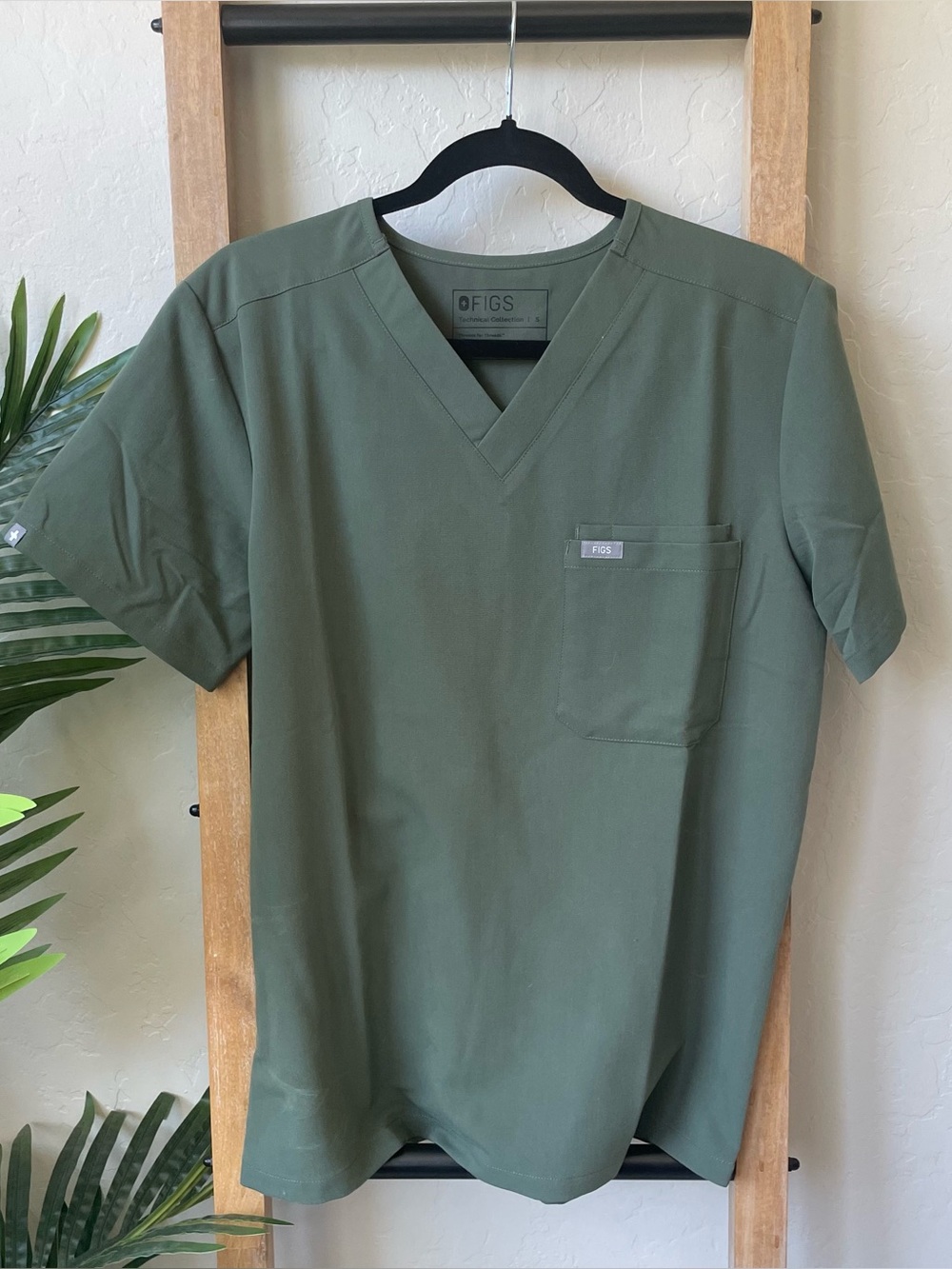 FIGS Women’s Catarina Scrub Top in Moss